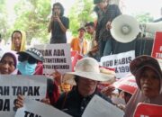 Mahasiswa Bersama Ratusan Masyarakat Tapak Kuda Kembali Geruduk Pengadilan Negeri Kendari