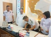 Bupati Konawe Serahkan Aset Miliaran Berupa Tanah dan Bangunan Ke Bawaslu