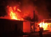 Hoaks Menyulut Api, Kantor Tambang PT RCP Hangus Dibakar Massa