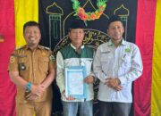 Kepala Desa Momea Dampingi Warga Sangihe Ikrar Syahadat di KUA